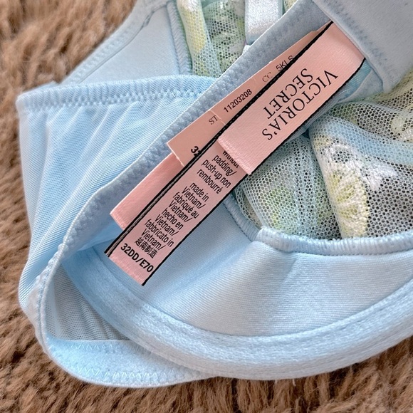 Victoria’s Secret Demi Bra 32DD - Picture 6 of 8